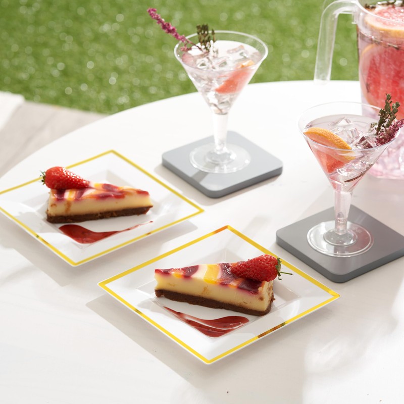 MATANA 20 Premium Square White Plastic Dessert Plates with Gold