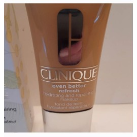 ~ CLINIQUE ~ CLINIQUE Even Better Refresh Hydrating Makeup *WN68 BRULEE* / 1 oz / New in box