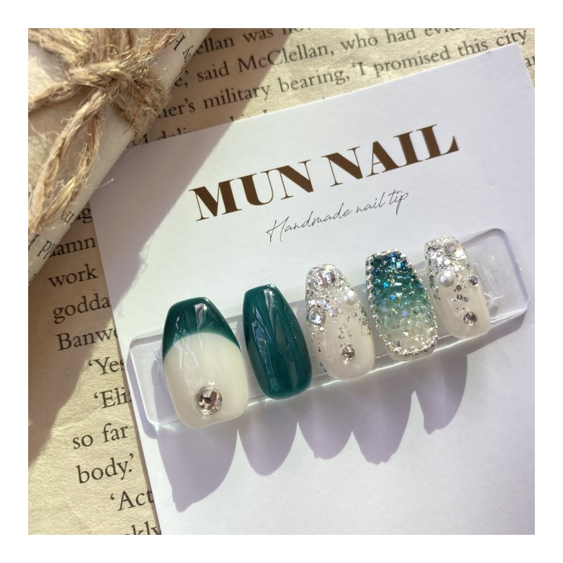 Snowy Meadow Nail Tips - Long Point / 눈내린초원 네일팁