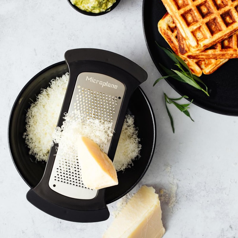 Microplane Mixing Bowl Grater Fine Grater for Zesting & Spicing