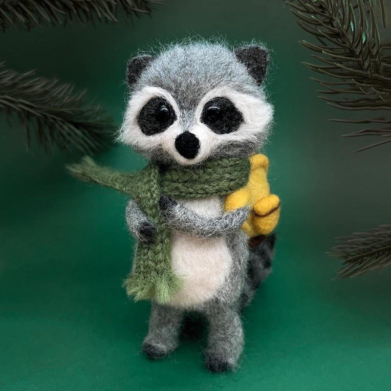 Bergin & Bath Needle Felting Kit, Raccoon - Make a