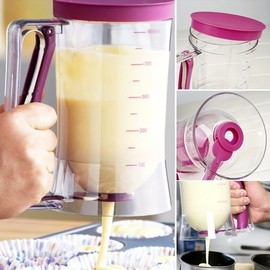 1 Pack 900ml Batter Dispenser with Handle – Handheld Graduated Pancake & Cupcake Batter Funnel, BPA-Free Plastic Dough Dispenser for Waffles, Cakes & Muffins – Leak-Proof Baking Tool