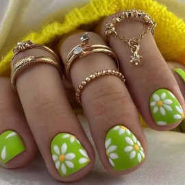 Short Press on Nails Square Fake Nails Green False Nails with Flower Design Glossy Cute Acrylic Nails Artificial Reusable Glue On Nails Short Press Ons Full Cover Stick On Nails for Women 24Pcs