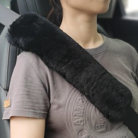 ROYAGO 2pc Soft Genuine Sheepskin Wool Auto Seat Belt Cover Seatbelt Shoulder Pad for a More Comfortable Driving, Compatible with All Cars(Black)