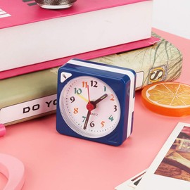 Greensen Quarz-Reisewecker, 2,17 Zoll, Ultrakleine Mini-Uhr mit Schlummerlicht, Geräuschlos, Nicht Tickend, Batteriebetriebene Uhr (Blau)