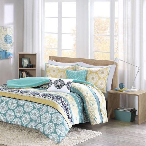 Intelligent Design Cozy Comforter Set Casual Boho Pieced Design, Modern All Season Bedding Set with Matching Sham, Decorative Pillow, Full/Queen, Arissa Green/Yellow 5 Piece (ID10-752)