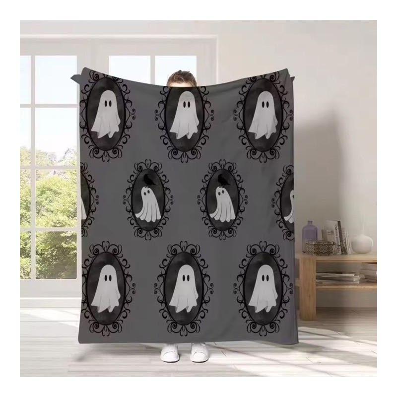 Spooky blankets - Color: Ghosts reading