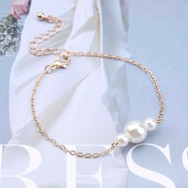 Inilbran Boho Pearl Bracelet 3 Beads Pearl Bracelet Gold Pearl Chain Bracelet Minimalist Hand Chain Bracelet Jewellery for Women and Girls