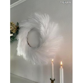 Faux Pampas Grass Wreath – Fluffy Artificial Look – Hanging Wall or Door Décor – Christmas Decoration, Artificial Foliage – Indoor and Outdoor Use. – by TRIXES