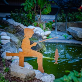 MM Steel Styles Patina Angler Garden Stake, Easy Plug-In Rust Decoration Made of High-Quality Corten Steel for Garden, Pond, Garden Decoration, Rust (Small)