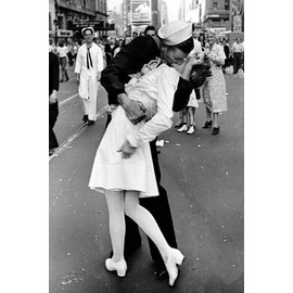 EuroGraphics Kissing on VJ Day Life Magazine (1000 Piece) Puzzle (6000-0820) , Blue