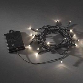 Konstsmide 3728-100 LED Lichterkette / für Außen (IP44) / Batteriebetrieben: 2xD 1.5V / mit Schalter, Lichtsensor und 6h u. 9h Timer / 80 warm weiße Dioden / schwarzes Kabel, warmweiß, 80 LEDs