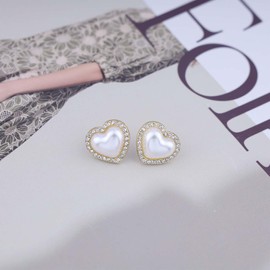 Inilbran Boho Pearl Heart Earrings Gold Crystal Heart Stud Earrings Vintage Rhinestone Love Heart Earrings Wedding Heart Pearl Earrings Jewellery for Women and Girls, Zinc, No Gemstone
