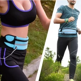 Universo en Linea Cangurera Deportiva Con Cinturón Elástico Salida Audífonos Color Celeste