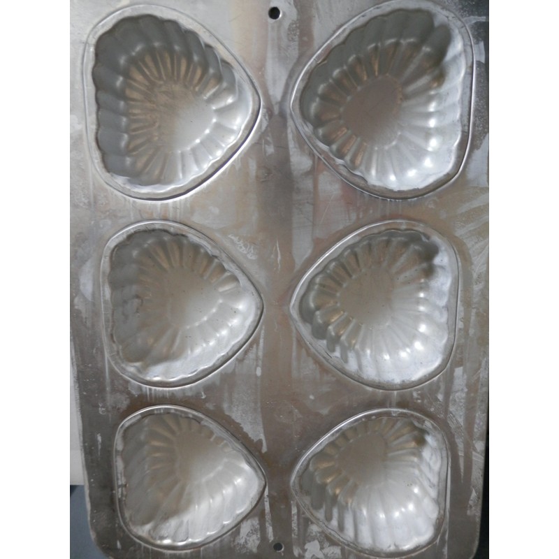 Wilton Embossed Heart Pan Molds, 2105-8255