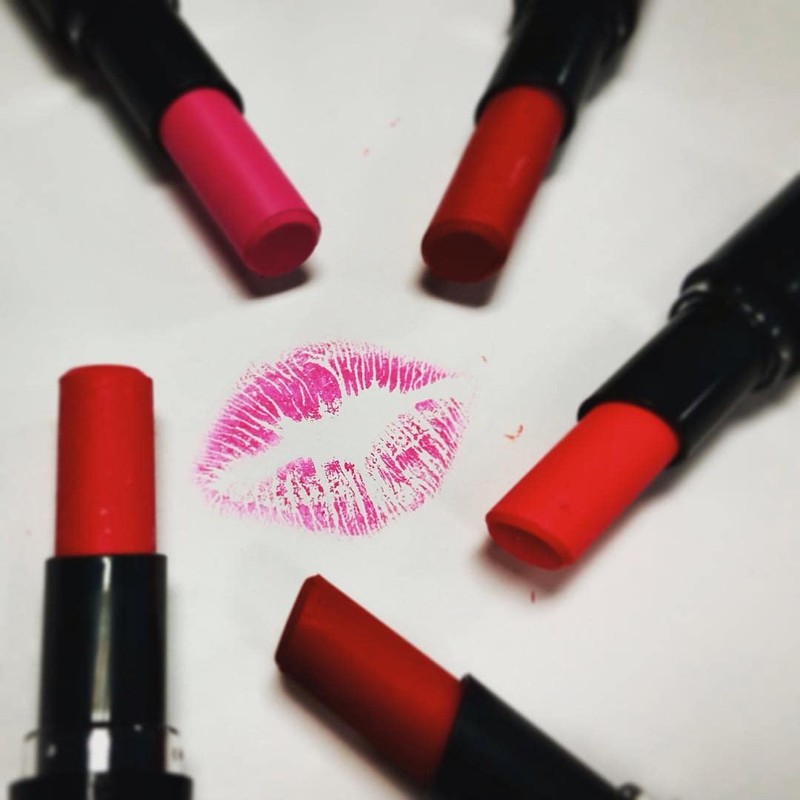 Wet n Wild Perfect Pout Lipstick, Hot Pink | Vegan