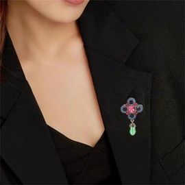 Vintage Red Clover Leaf Brooch Pin for Women Rhinestone Plum Blossom Flower Brooches Lapel Pins Fashion Green Charms Drop Dress Accessories Elegant Floral Jewelry