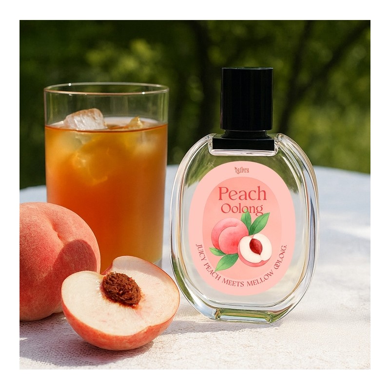 Peach Oolong |A sip of iced peach oolong on a