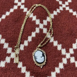 TAMHOPE Lady Cameo Necklace Enamel Medal Necklace,Crown Lady Maiden Cameo Necklace,Vintage Cameo Jewelry Women