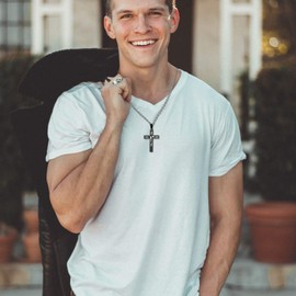 OIDEA Cross Necklace for Men: Stainless Steel High Polish Hollow Openwork Cross Pendant Necklace Hypoallergenic Necklaces for Men Women Gold Blue