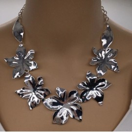 Chico's Hammered silver Leave  Necklace NWT