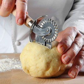 Fackelmann, doppia rotella tagliapasta, 16 cm, Sybaris, manico in legno. (Quantità: 1 pezzo)