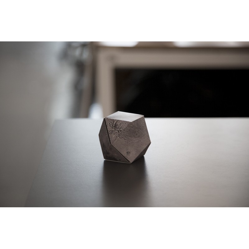 Design by Brendan Ravenhill DYMAXION Foldable Globe / Colour: Earth