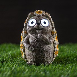 GKWRZXBK 5.91 in Solar-Powered Outdoor Hedgehog with Light-Up Eyes - Whimsical Garden Statue, with Daisy Flowers, Weathered Gray Stone Look, Decorative Outdoor Indoor Figurine