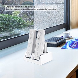 PS22 - Cargador de mando a distancia 4 en 1 para Wii (incluye 4 pilas recargables Wii e iluminación LED), Blanco, ps22                                