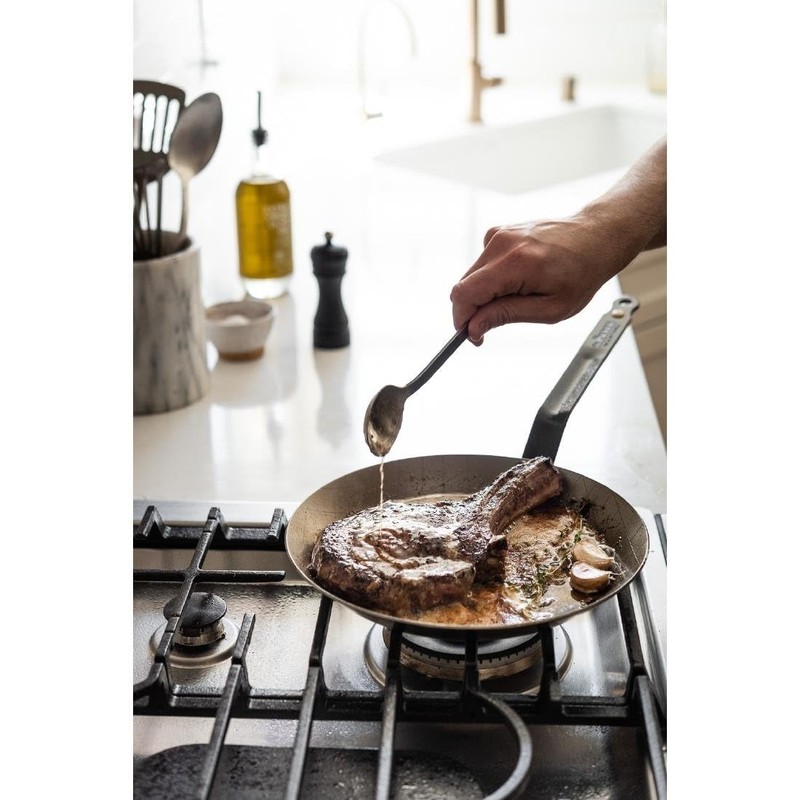 De Buyer MINERAL B Carbon Steel Steak Pan - 9.5”