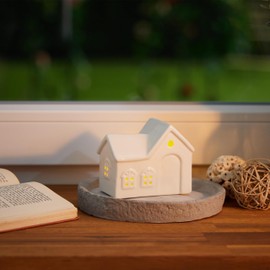 Relaxdays Ceramic Tea Light House, Light House for 1 Tea Light, H x W x D: 9 x 11 x 6 cm, Tea Light Holder House, White