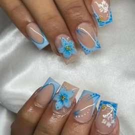 Blue Flowers Press on Nails Short Square French Tip Fake Nails Light Blue False Nails Glossy Full Cover Stick on Nails Acrylic Spring Floral Artificial Nails Glue on Nails for Women 24Pcs