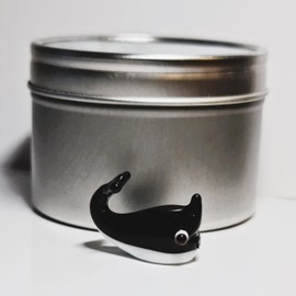 Mini Whale in a Tin - Cute Little Glass Animal - Silver Gift Tin - Miniature Figurine for Sea Lovers - Small Decoration Ornament - Home Decor