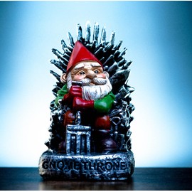 Garden Mile Throne Miniature Garden Gnome Figurine Resin Statues Outdoor Ornaments - Novelty Game Memorabilia Mini Garden Ornaments Sculpture for Indoor and Outdoor Home, Garden Decor - 10cm