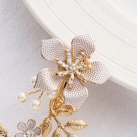Caiguoer Gold Bridal Flower Hair Accessories Pearl Crystal Headpiece Wedding Hairpins Bridal Hairpiece for Women and Girls