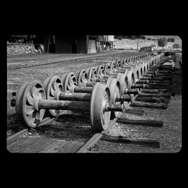 4yougifts Vintage Train Wheels: Industrial Elegance