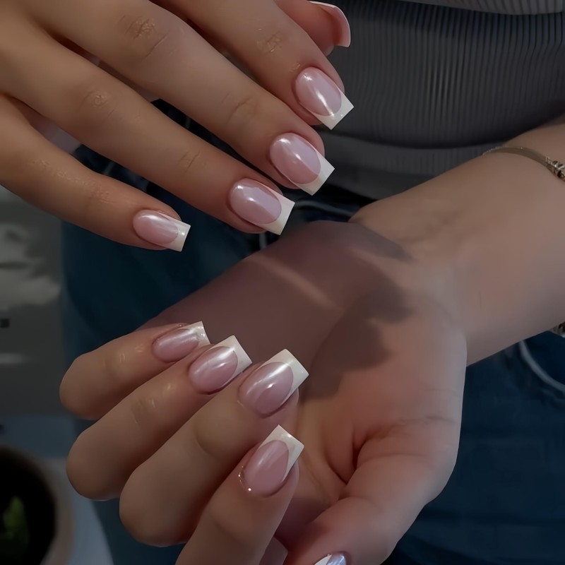 Uñas postizas cortas cuadradas con punta francesa blanca cromada, uñas