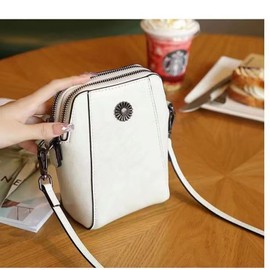 Bearneko Women's Smartphone Pouch, Shoulder Bag, Genuine Leather, Cross-body Design, Lightweight, Wallet, Lightweight, Smaller, Waterproof, Smartphone Shoulder Bag, Fashion, Gift, white