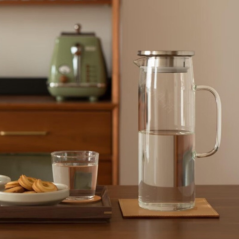 1.5 L Glass Pitcher with Lid and Spout, Cold or