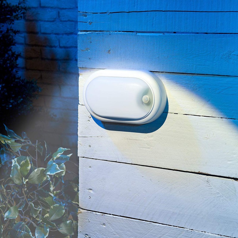 Luminea Basement Light: LED Wet Room Light, Motion Sensor, 1050