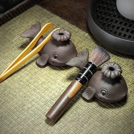 WAYUTO Creative Handcrafted Zisha Clay Tea Pet Kung Fu Tea Accessories Ceramic Whale Figurine Teatable Ornament Decoration for Tea Tray Tea Room Tea Party Chinese Kungfu Tea Pet Gift for Tea Lovers