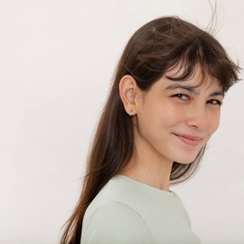 Pendientes de aro de plata de ley 925 con circonita cúbica multicolor para niñas pequeñas, hermosos y pequeños aretes de aro de color arcoíris para niñas pequeñas, impresionantes regalos de cumpleaños para niñas