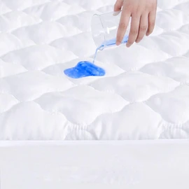 Dudu N Girlie Quilted Waterproof Mattress Protector, Cot Bed (70 × 140 cm)