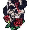 Parche bordado de rosa de serpiente y calavera para planchar
