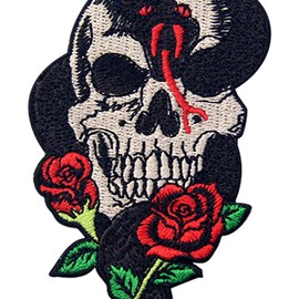 Parche bordado de rosa de serpiente y calavera para planchar o coser