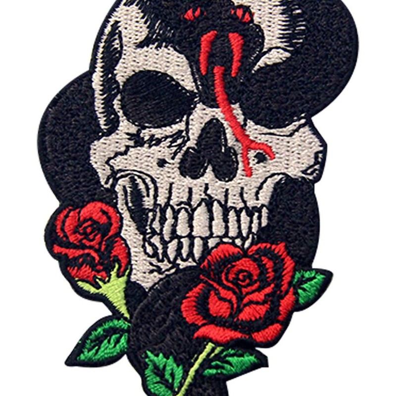 Parche bordado de rosa de serpiente y calavera para planchar