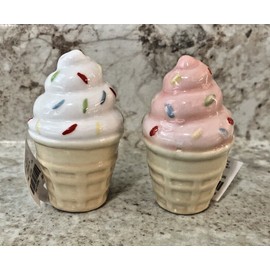Cracker Barrel NEW Cracker Barrel Mini Ice Cream Cone Salt & Pepper Shakers Set