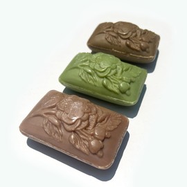 Oud And Amber Bath & Body Soap Set| Natural Ingredients | Musk & Amber, Laurel & Olive Oil, Oud & Amber A creamy and indulgent lather that gently cleanses your skin. 4.9 Oz (3 Soap Bars)