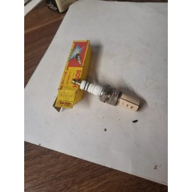 BOSCH W280M1 / 0 241 256 505 SPARK PLUG VINTAGE NEW OLD STOCK