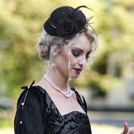 Zinniday Fascinator High Tea Hat - Women's Black Mini Clip On 20s 50s Kentucky Derby Cocktail Pillbox Cups Dress Hat with Flower and Feather Decoration